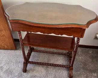 HE222Vintage Victorian Style 2 Tier Side Table