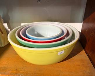 Lot of 4 Pyrex Bowls