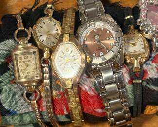 Women’s dainty watches vintage working