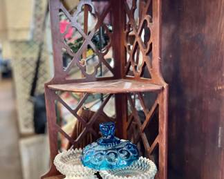 Lovely little corner shelf