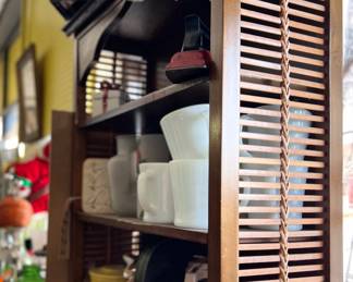 Lovely little shelf unit