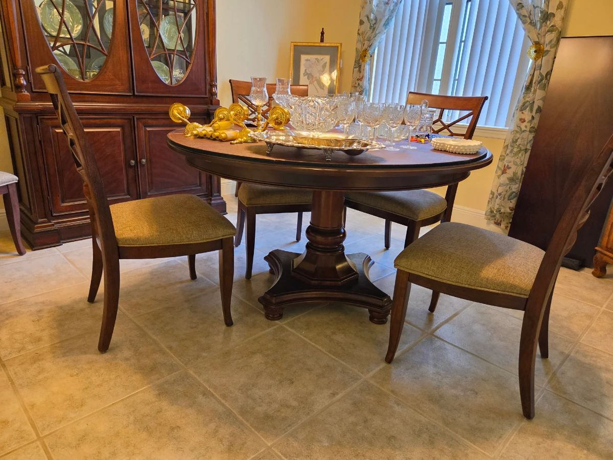 American Inspiration 52" diameter with 18" leaf