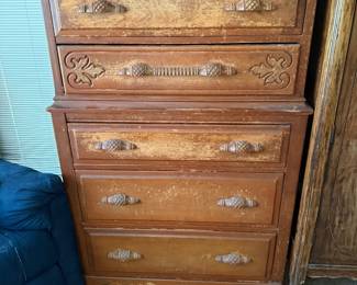 Wooden chest of drawers