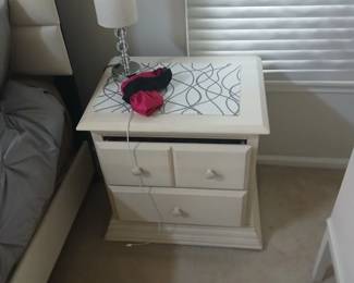 BEDSIDE CHEST OF DRAWERS 
