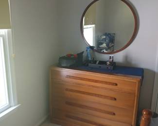 VINTAGE MAHOGANY DRESSER WITH ROUND MIRROR