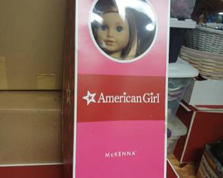 AMERICAN GIRL DOLL"MCKENNA"