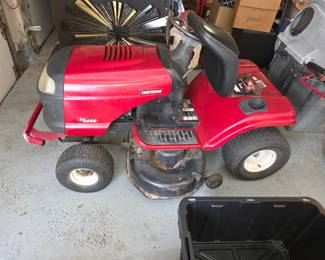 LAWN TRACTOR