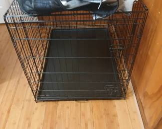 LIKE NEW DOG KENNEL