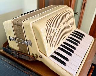 Vintage Rivoli Student Piano Accordion with Case