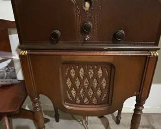 Kolster Radio and Stand (working)