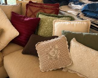 d throw pillows