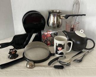 Vintage Black White Maia Ming Ceramic Teapot Strainer Stainless Steel Milk Warmer Measuring Glass Kitchen Utensils