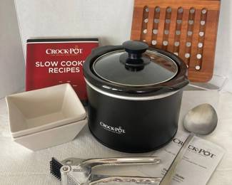 Crock-Pot Slow Cooker 1.5 Quart Ceramic Insert Set Vintage 1970s Stainless Garlic Press