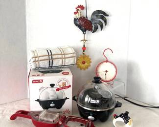  NIB Dash Everyday Egg Cooker 7 Egg Capacity Red 4 Inch Metal Rooster Decor Ceramic Rooster Napkin Ring Tea Towel