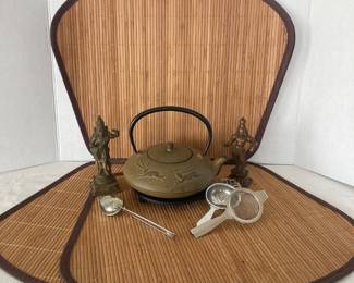  Japanese Tetsubin Cast Iron Teapot Rabbit Motif Vintage Brown 6 Cup