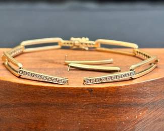 14K Gold And Diamond Bracelet For Repair Or Scrap