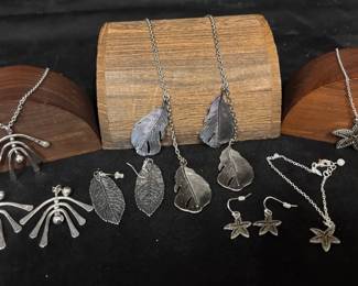 Vintage Avon Windchime Necklace And Earrings Leaf And Star Themed Jewelry