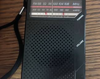e Sanyo Portable Radio