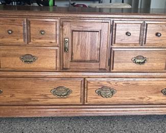 f Dresser