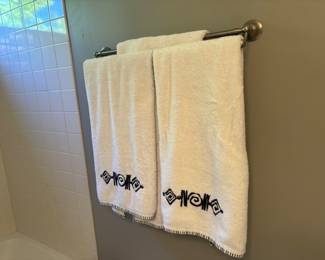 B/W Towel Sets