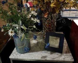 Square Table/Marble Top, Decor