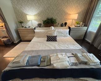 King Bed/Storage Headbd, Linens