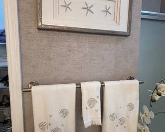 Wall Decor, Linens