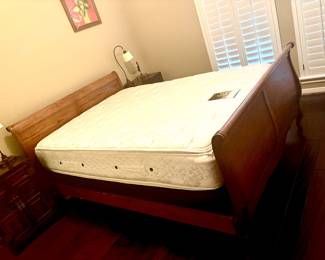 Queen sleigh bed