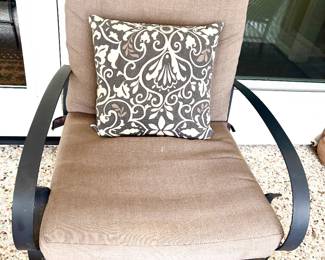 Set of 4 metal chairs