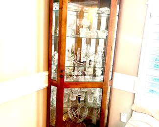 Lighted display cabinet