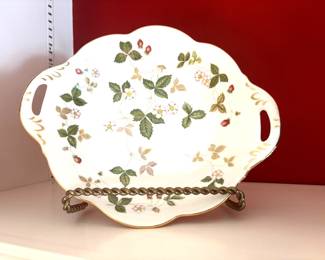 Wedgwood Wild Strawberry oval tray
