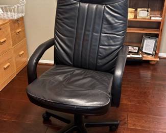 Black office chair
