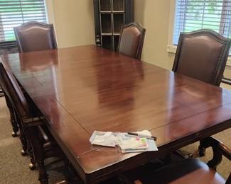 Large table 6 chairs 2 leaves