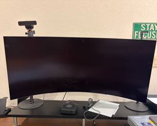 Samsung Odyssey G7 curved gaming monitor