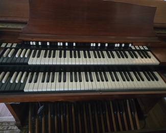 Needs either a new tube or capacitor