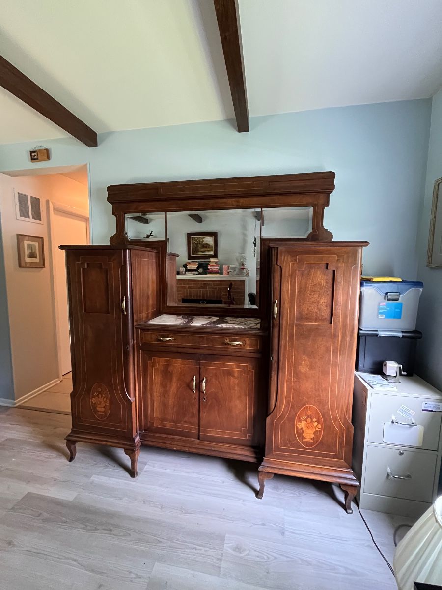 Beautiful sideboard/bar