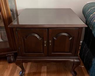 Ethan Allen Georgian Court end table