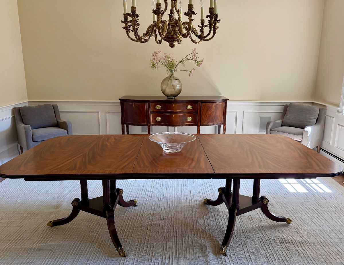 Henkle Harris Georgian Style Double Pedestal Banded Mahogany Dining Table