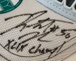 autograph detail