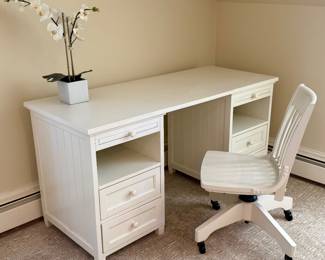 Pottery Barn Teen Beadboard Desk and Chair