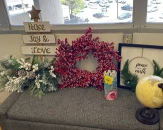 VBB176 Christmas Wreath, Wood Signs, Glass Vase, Globe and More