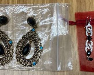 VBB155 Two Pairs of Beautiful Dangle Pierced Earrings