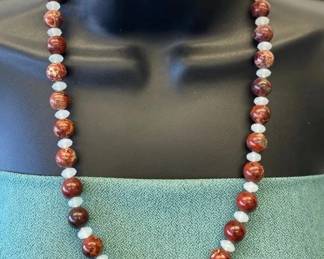 VBB516 Red Jasper & Frosted Crystal Beaded Necklace – Elegant Earth Tone Gemstone Style Necklace
