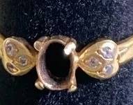 VBB524 Vintage 18k? Yellow Gold, Central Oval Setting Flanked by Small Heart Motif