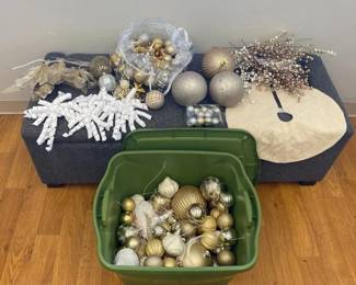 VBB124 Silver and Gold! Christmas Decor Rudolph Would Approve