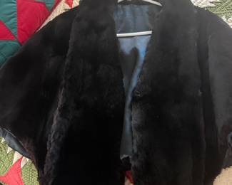 #50 - $100 - Shearling lamb black cape vintage size 4 to 6
