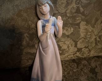 #6 - $40 - Lladro 9095 girl with candle