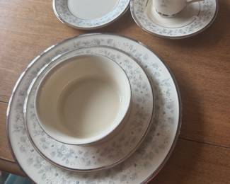 #18 - $400 - Lenox Windsong service for 8 - 5 place setting (dinner / salad / B&B / soup bow & cups & saucers)+ 1 meat platter/ round bowl/ gravy bowl/ 2 oval veggie bowls - total 45 pieces