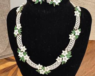 #30 - $150 Vintage Trifari signed necklace white / floral