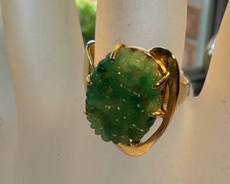 #5 - $500 14kt tested gold ring jade top - size 8 1/2 - 7.16 gr